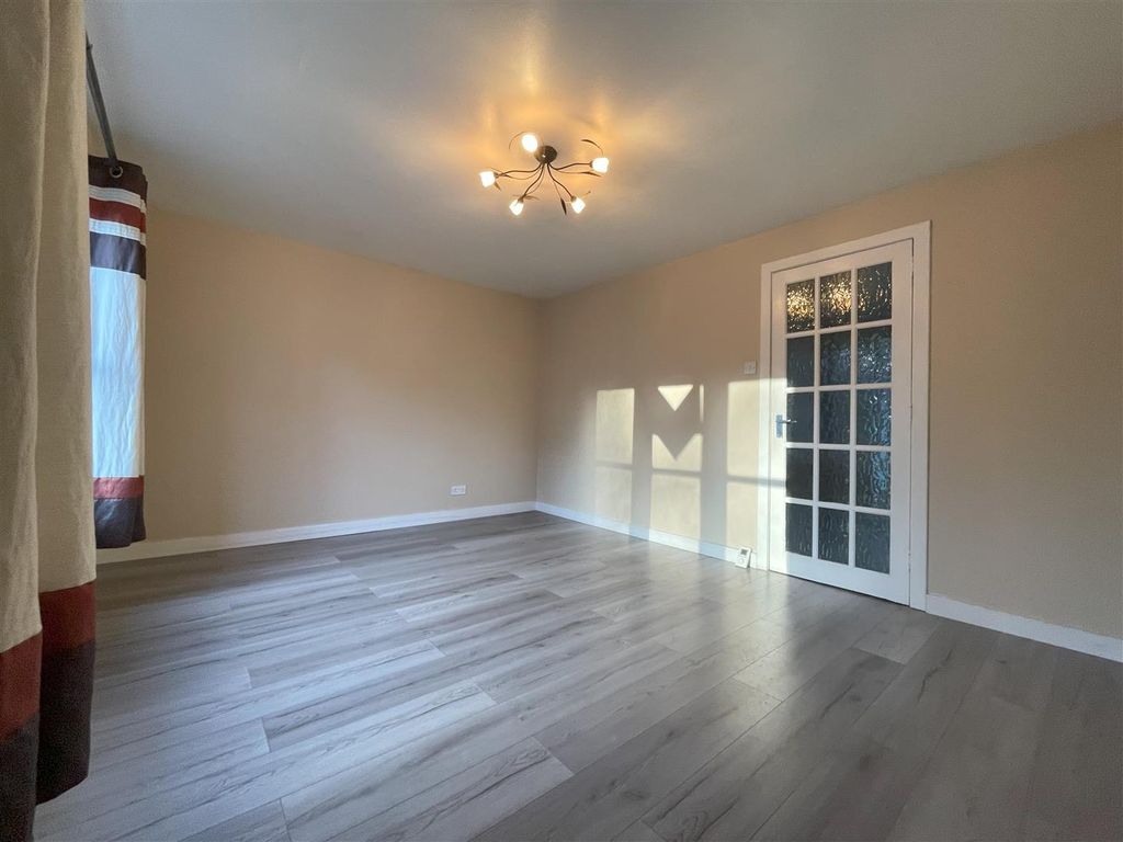 Property photo 3 of 12 6.Jpg