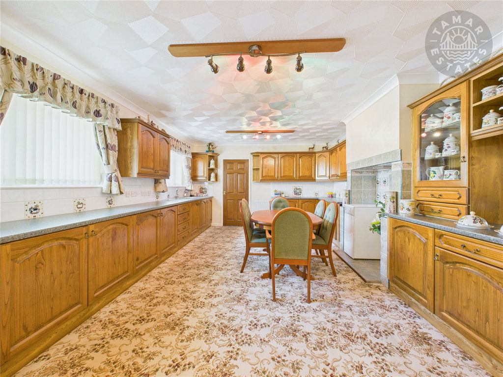 Property photo 2 of 25 Kitchen/Dining Room