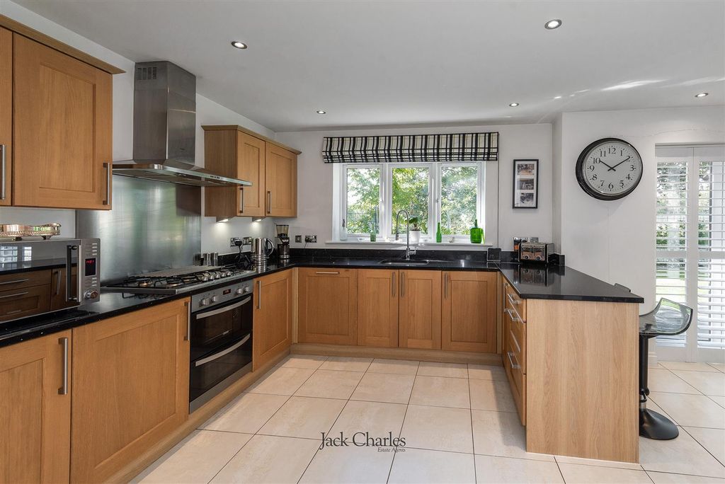 Property photo 3 of 27
