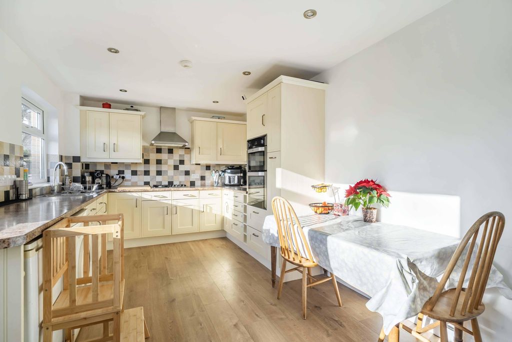 Property photo 2 of 19 1395480-10-695Bcebbebf41