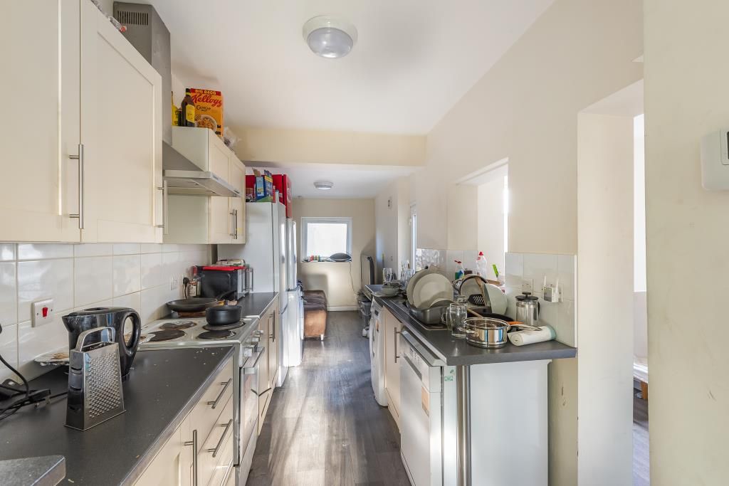 Property photo 2 of 10 Kitchen