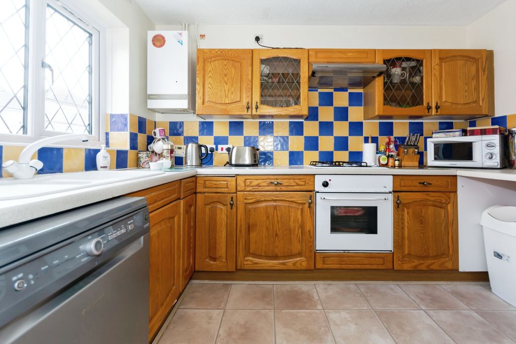Property photo 2 of 17 Kitchen