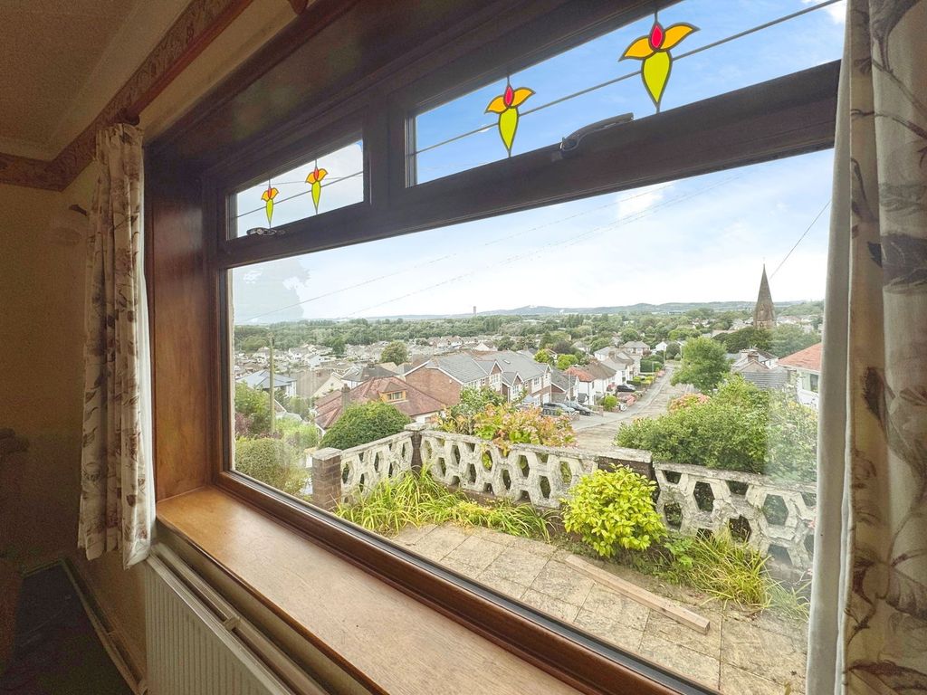 Property photo 3 of 32