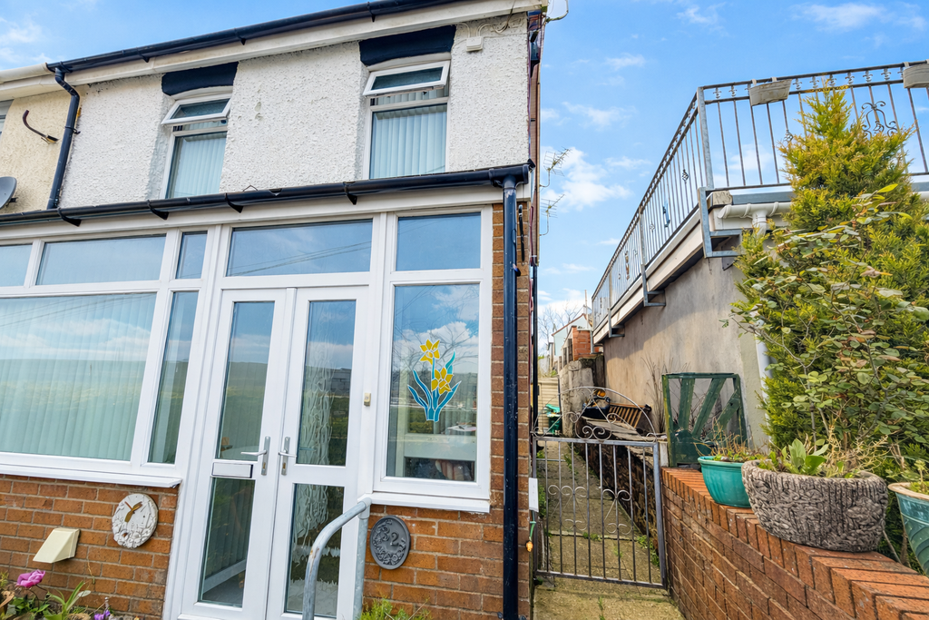 Property photo 3 of 19 Front (Exterior)