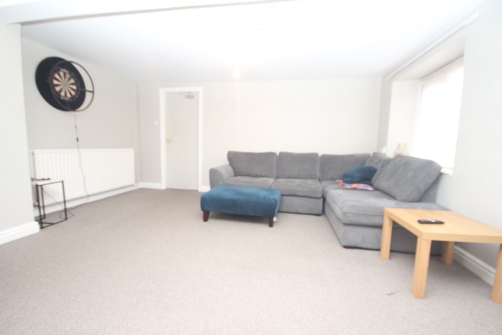 Property photo 3 of 9 Lounge