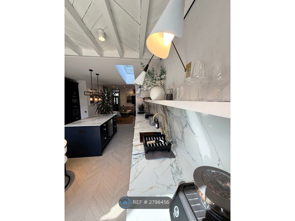 Property photo 2 of 28