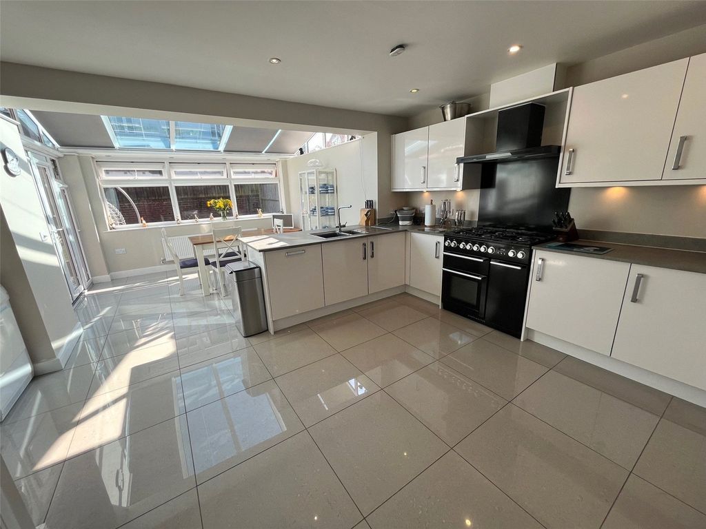 Property photo 2 of 34 Picture No. 35