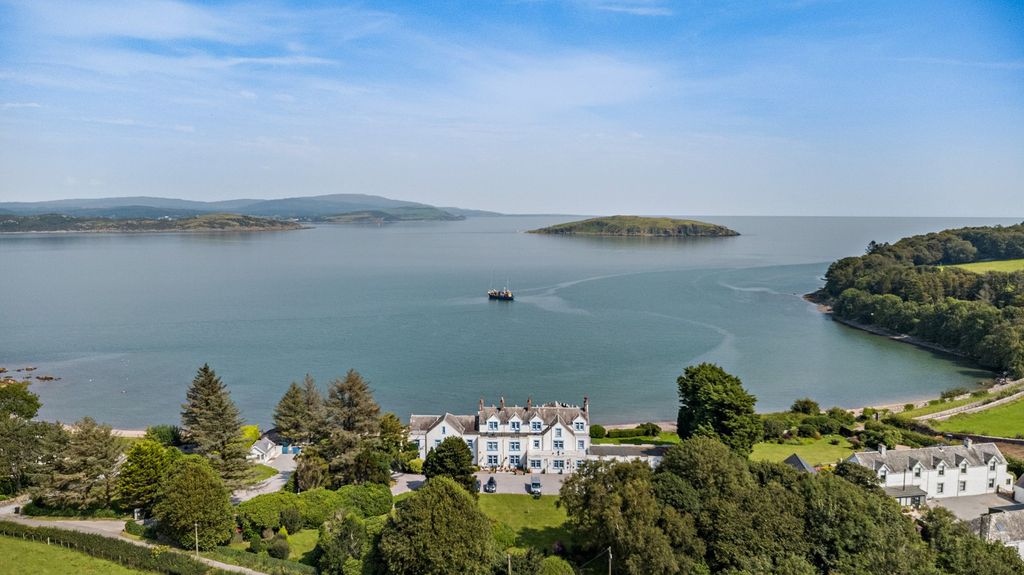 Property photo 2 of 47 Sea Views