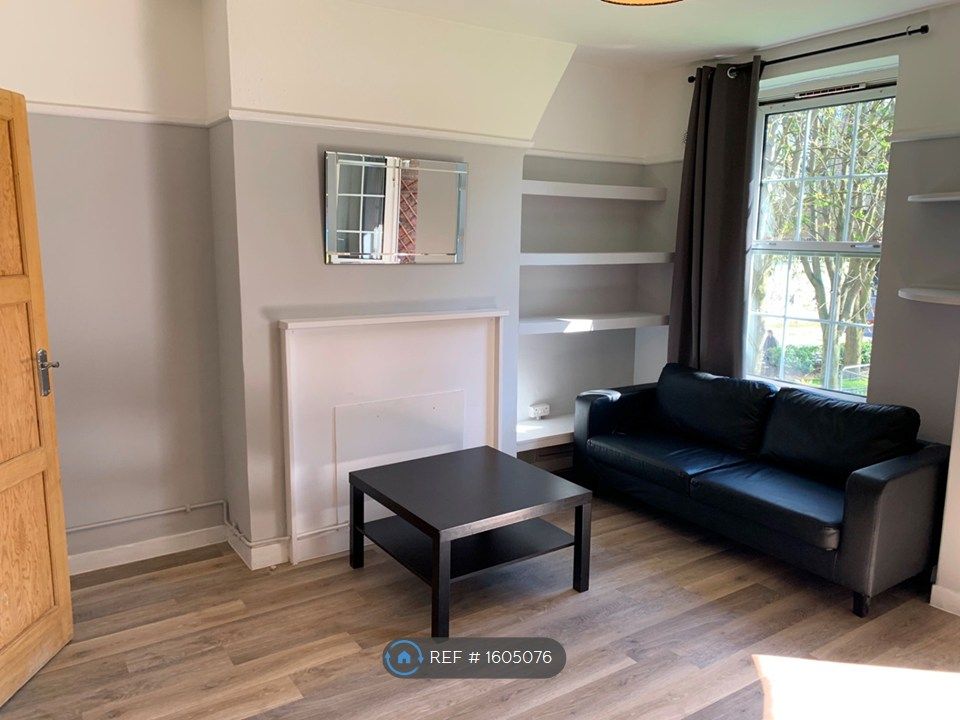 Property photo 1 of 10 Living Room