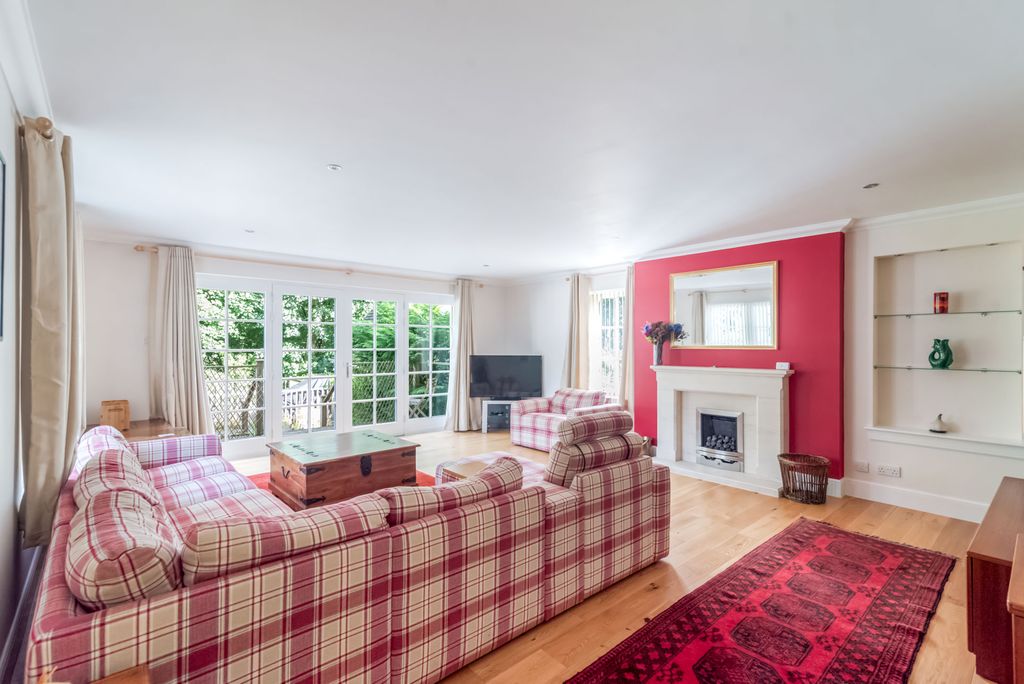 Property photo 2 of 32