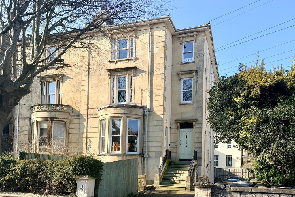 Property photo 1 of 12 Photo 13