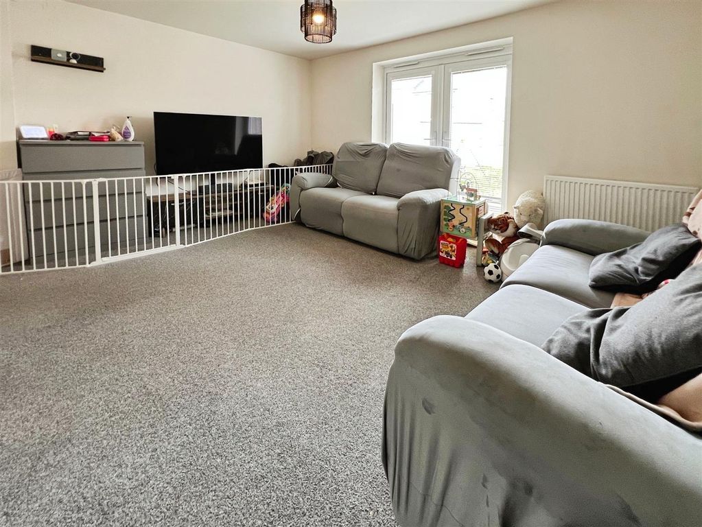 Property photo 2 of 21 Lounge