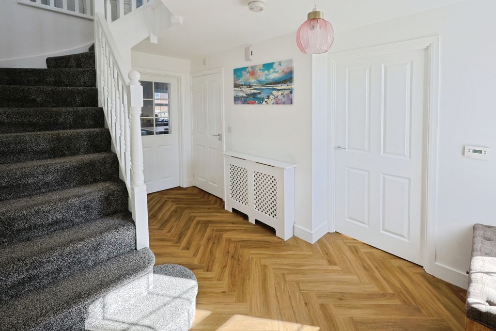 Property photo 2 of 25 Pbox-Img.Jpg