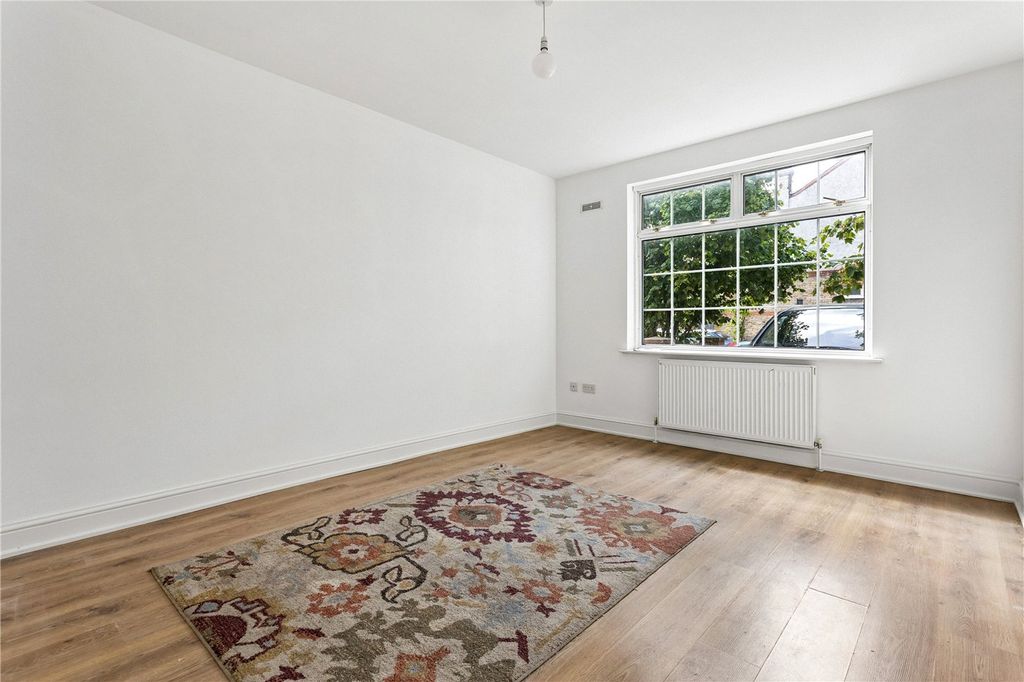 Property photo 3 of 17 Picture No. 02