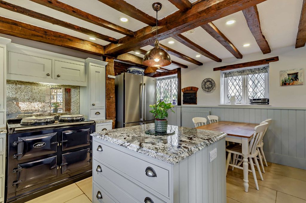 Property photo 3 of 18 Kitchen