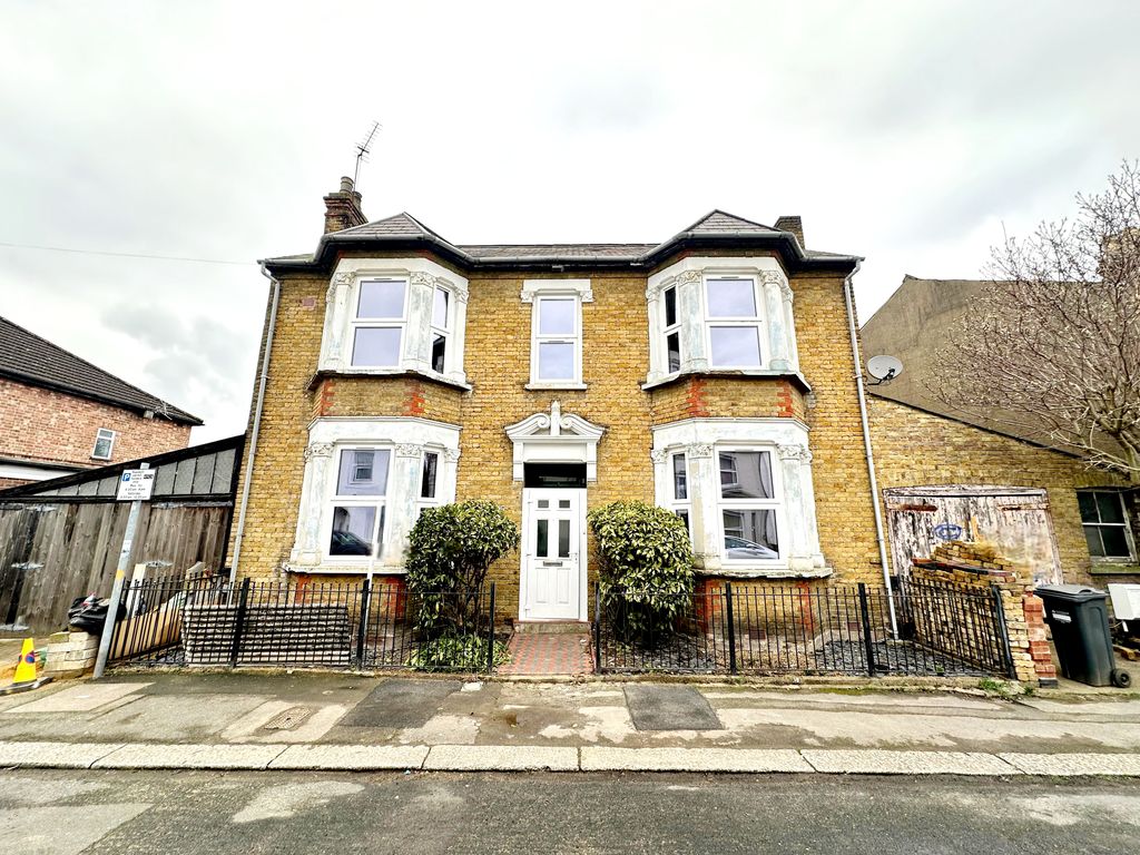 Property photo 1 of 18