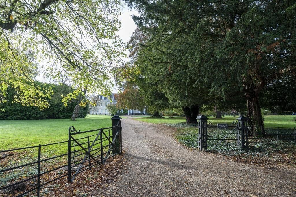 Property photo 1 of 25 Entrance