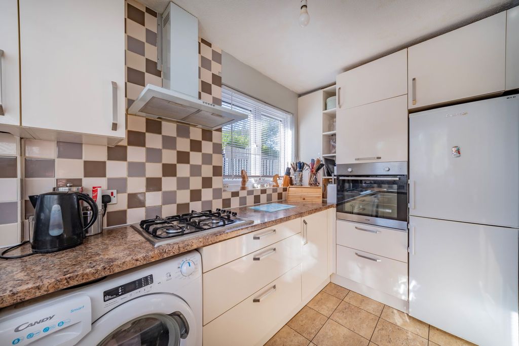 Property photo 2 of 20