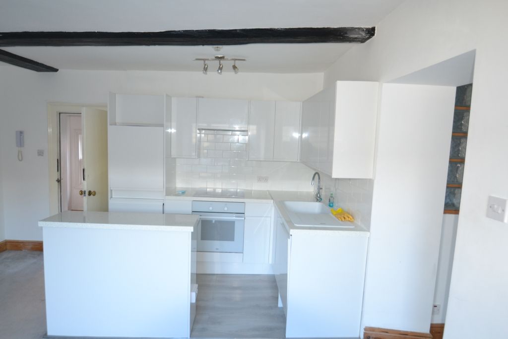 Property photo 1 of 8 Photo 0