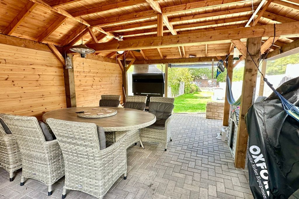 Property photo 3 of 18