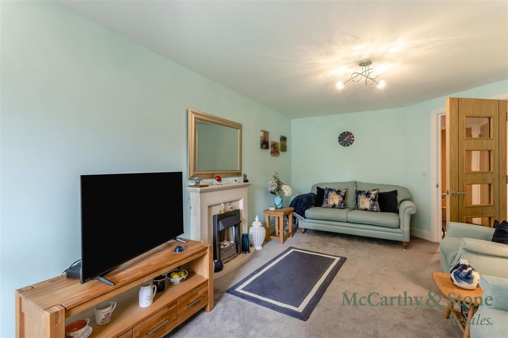 Property photo 2 of 21 8705965-Interior15.Jpg