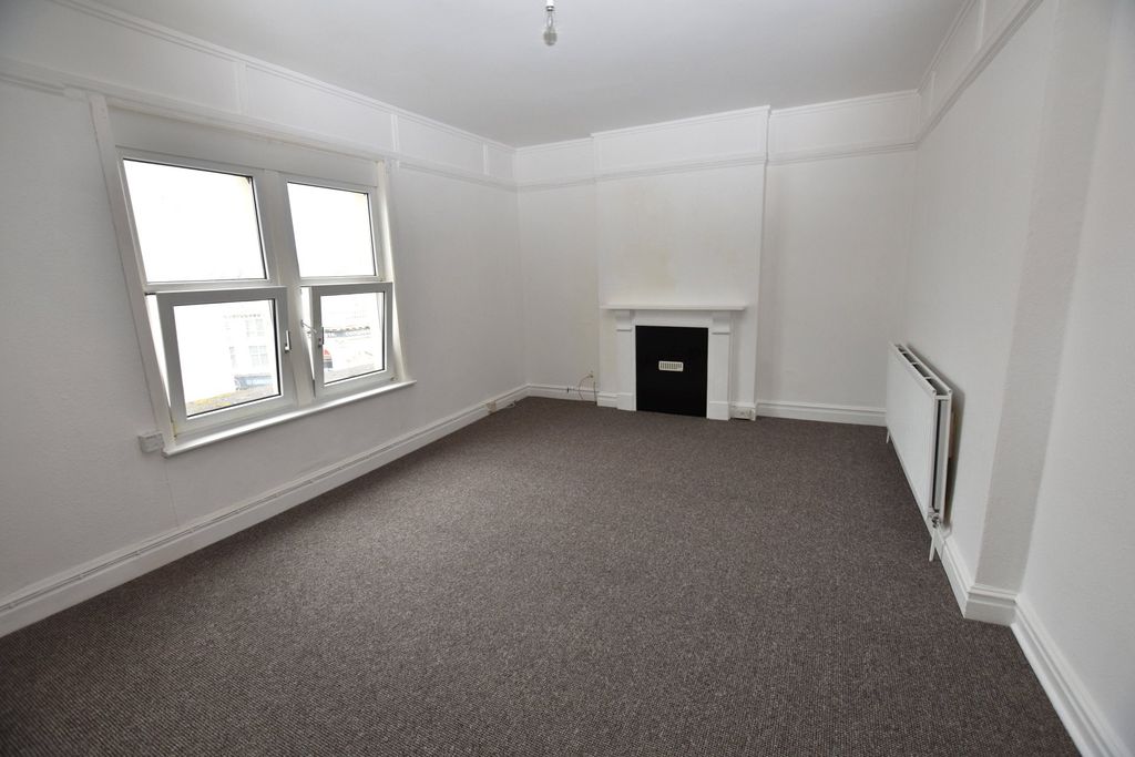 Property photo 2 of 8 Lounge