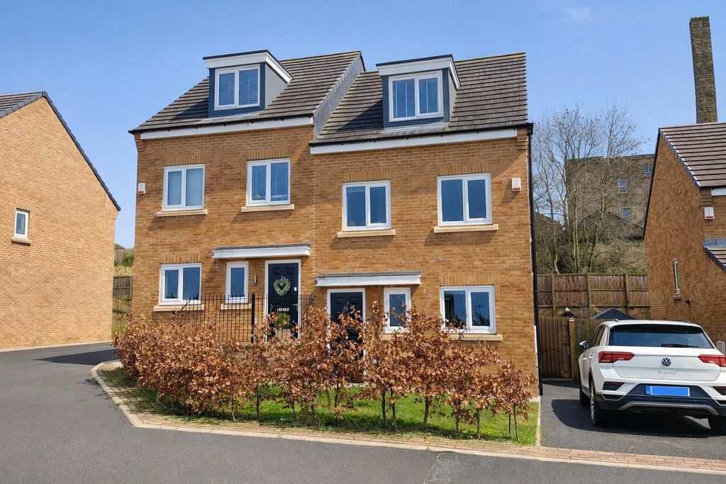 Property photo 1 of 19 Front.Png