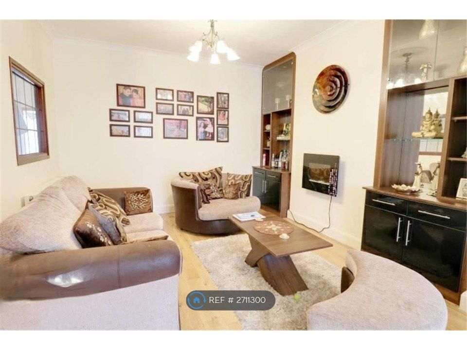 Property photo 2 of 11 Lounge/Fireplace