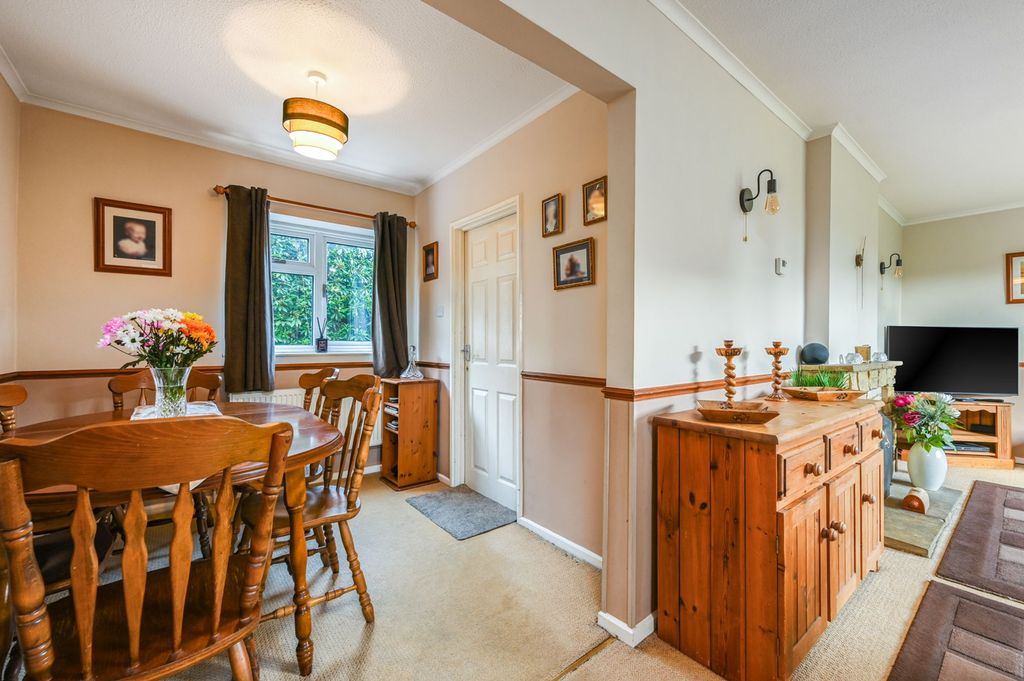 Property photo 2 of 25