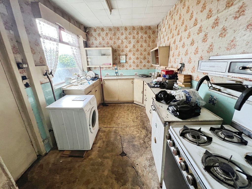 Property photo 3 of 14 Kitchen
