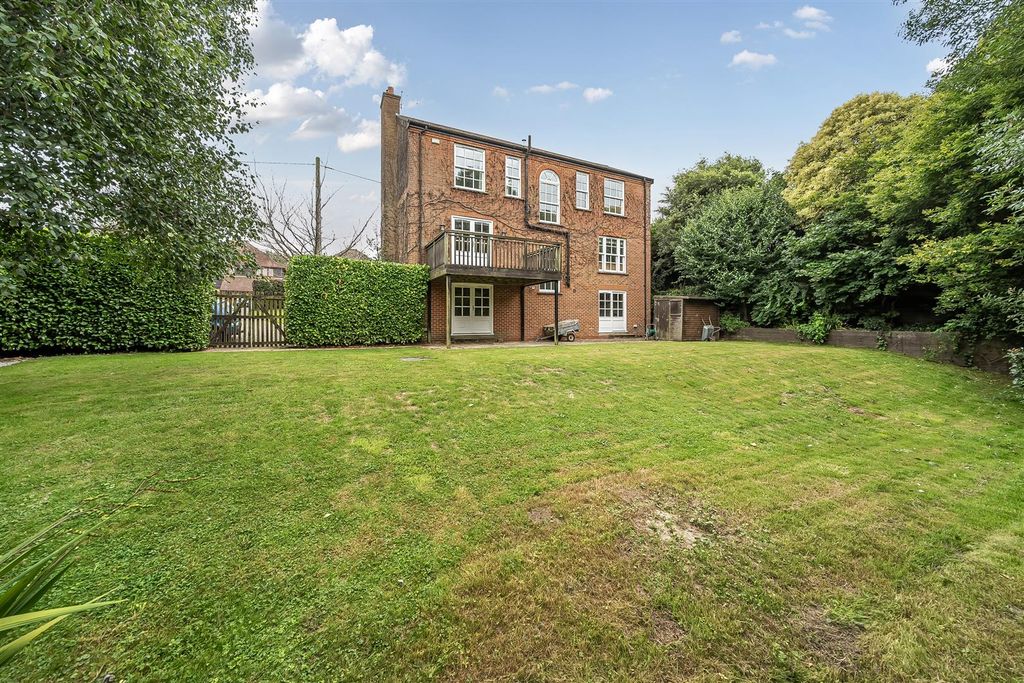 Property photo 2 of 22 1333732-19-6890Db14502E0.Jpg