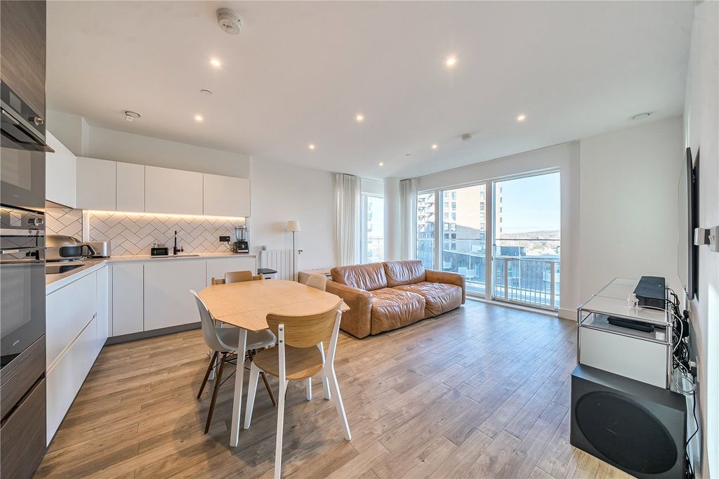 Property photo 2 of 19 Picture No. 01