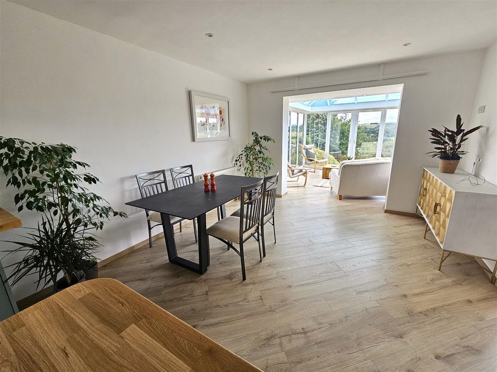 Property photo 3 of 27 Dining And Conservatory.Jpg