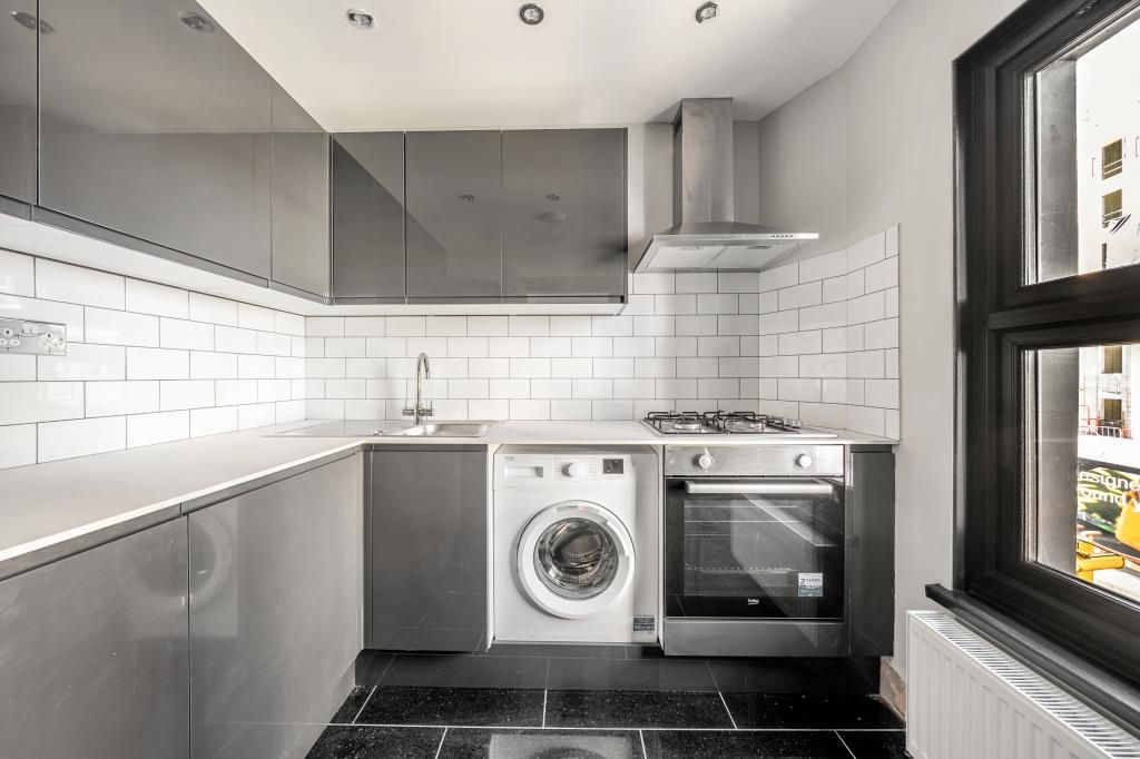 Property photo 3 of 18 Kitchen