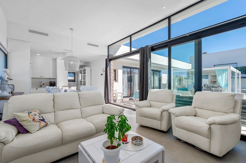 Property photo 2 of 37