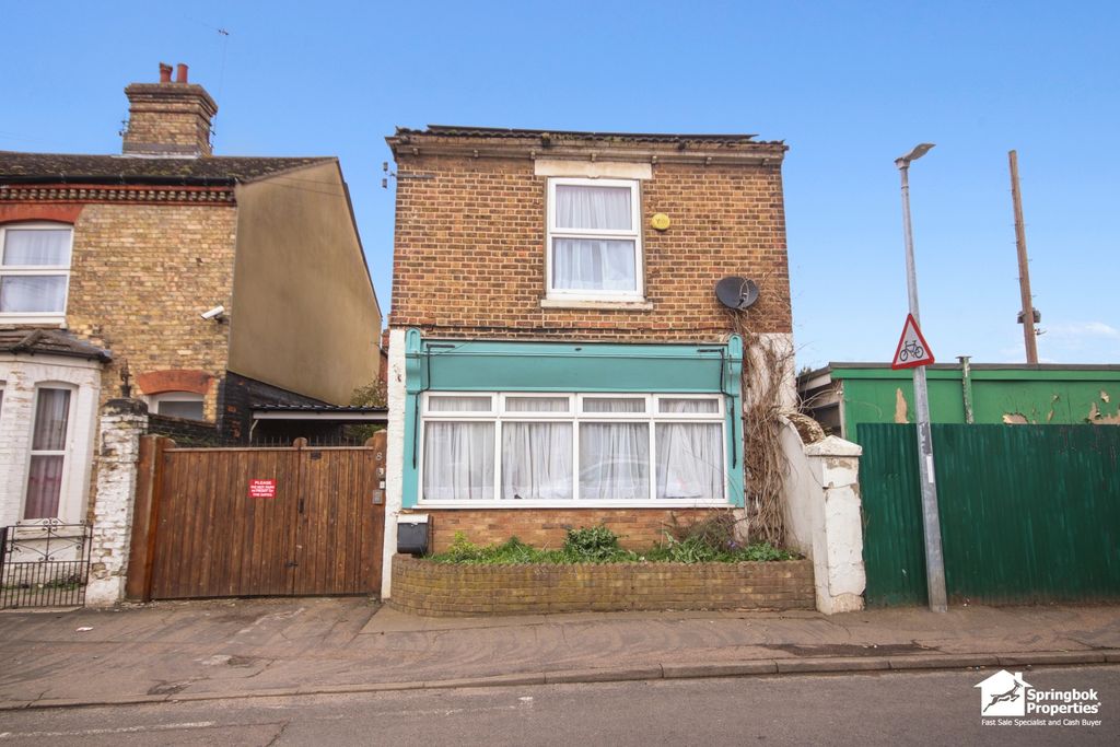 Property photo 1 of 19 Front View