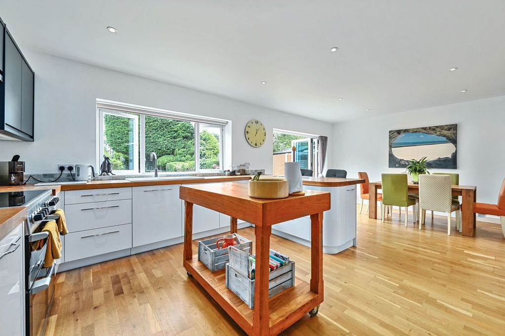 Property photo 2 of 28