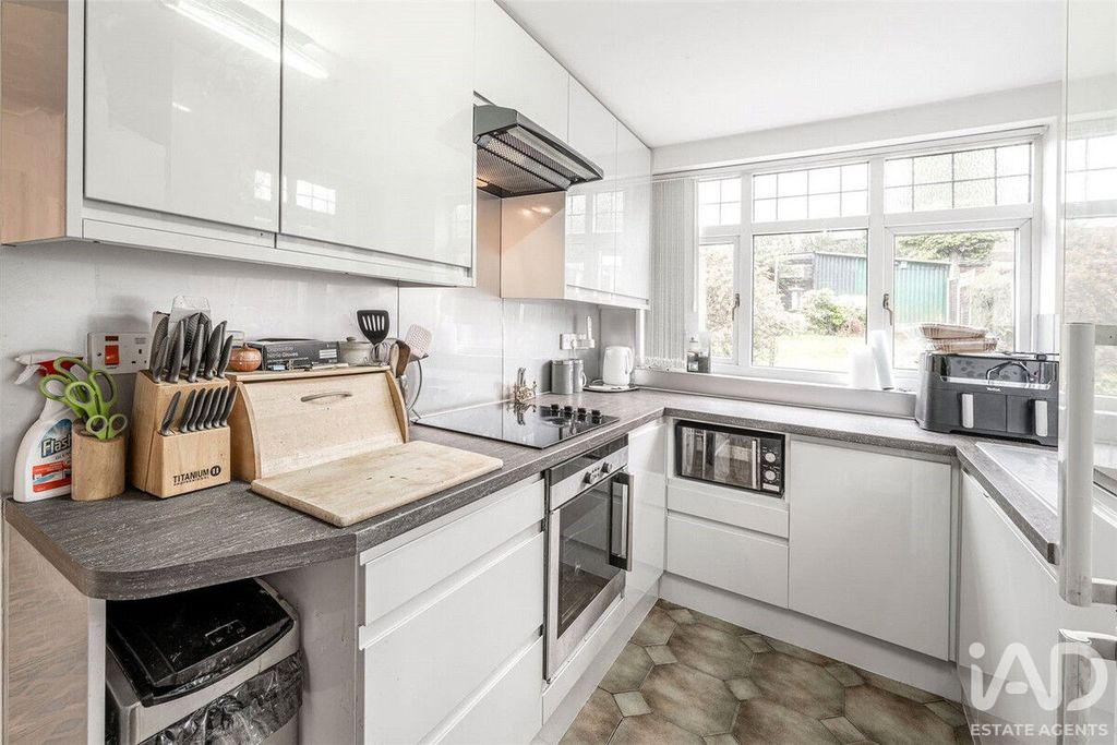 Property photo 3 of 20