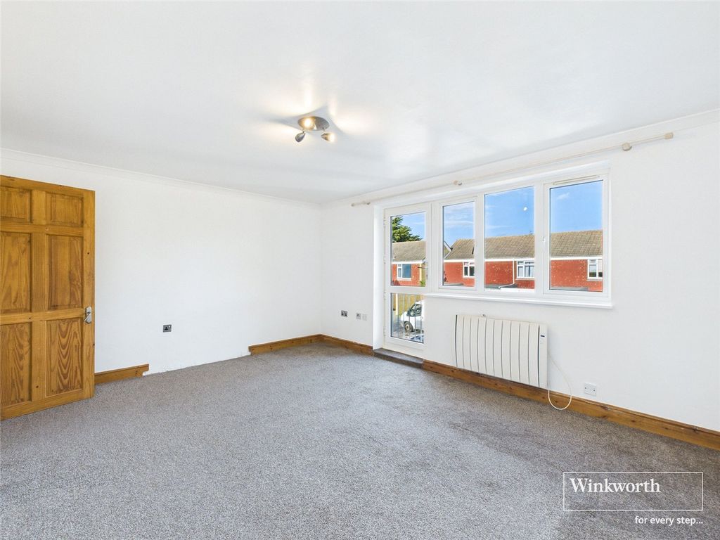 Property photo 3 of 15 Picture No. 18