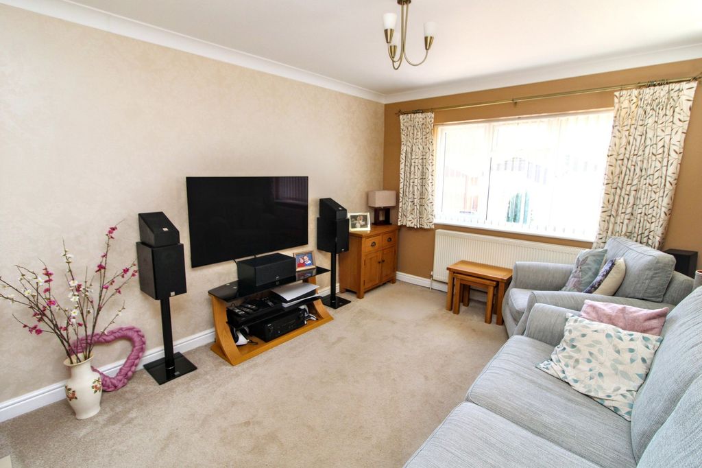 Property photo 2 of 21