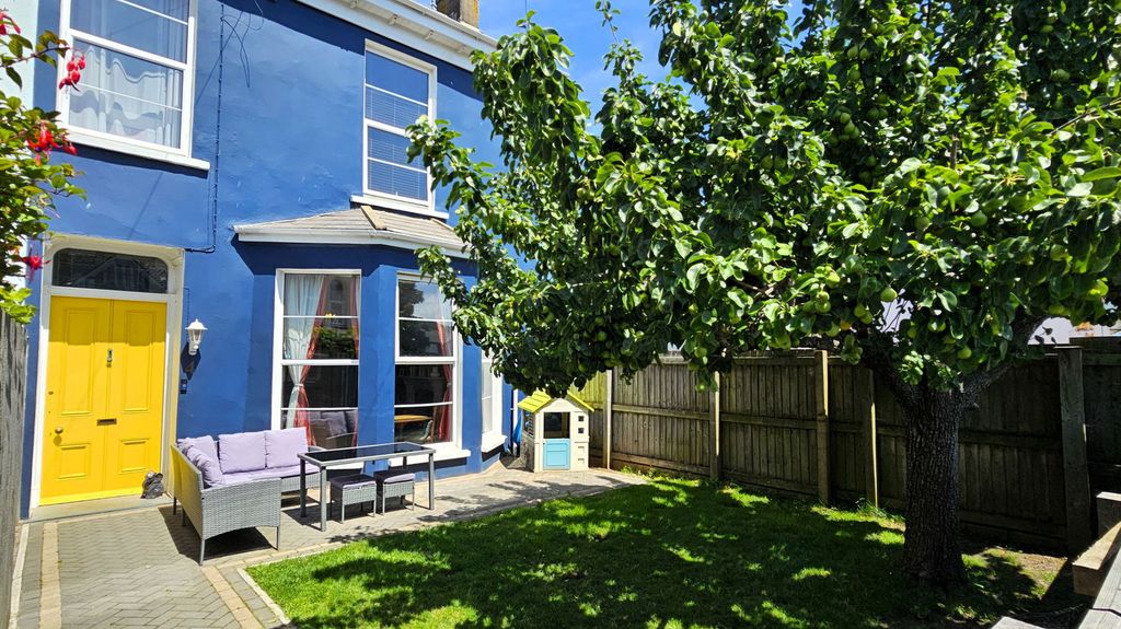 Property photo 1 of 27