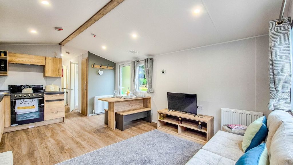 Property photo 3 of 19 Untitled 6