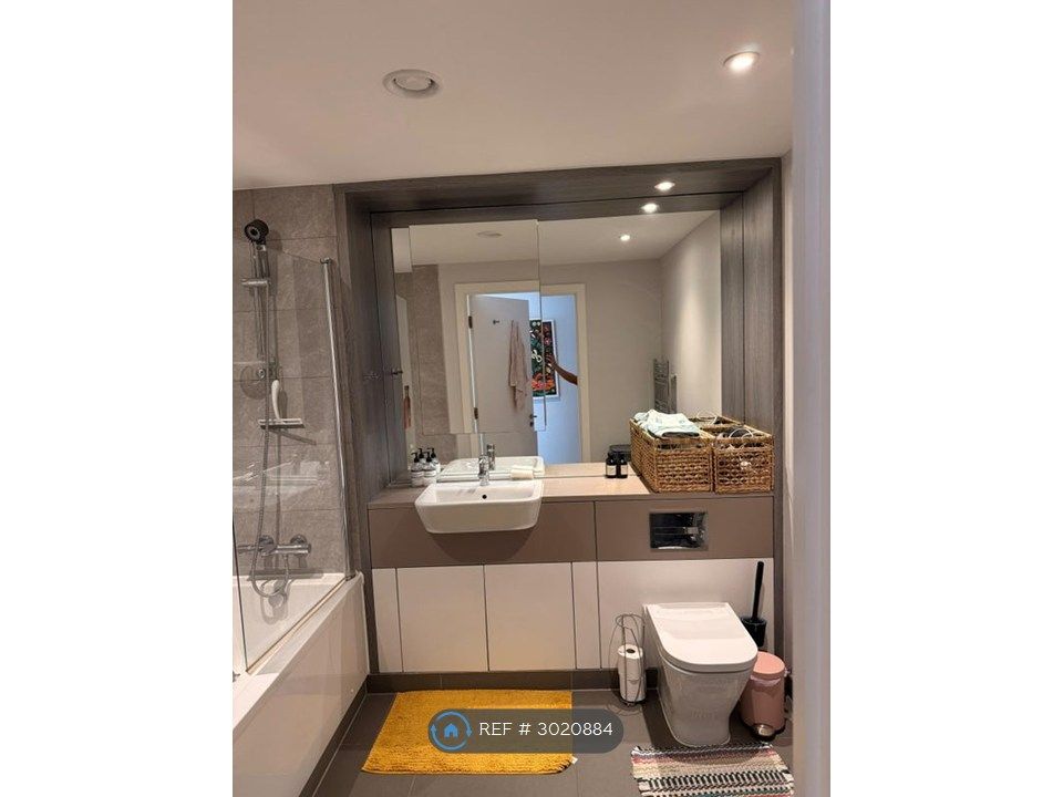 Property photo 3 of 10 Shared Bathroom
