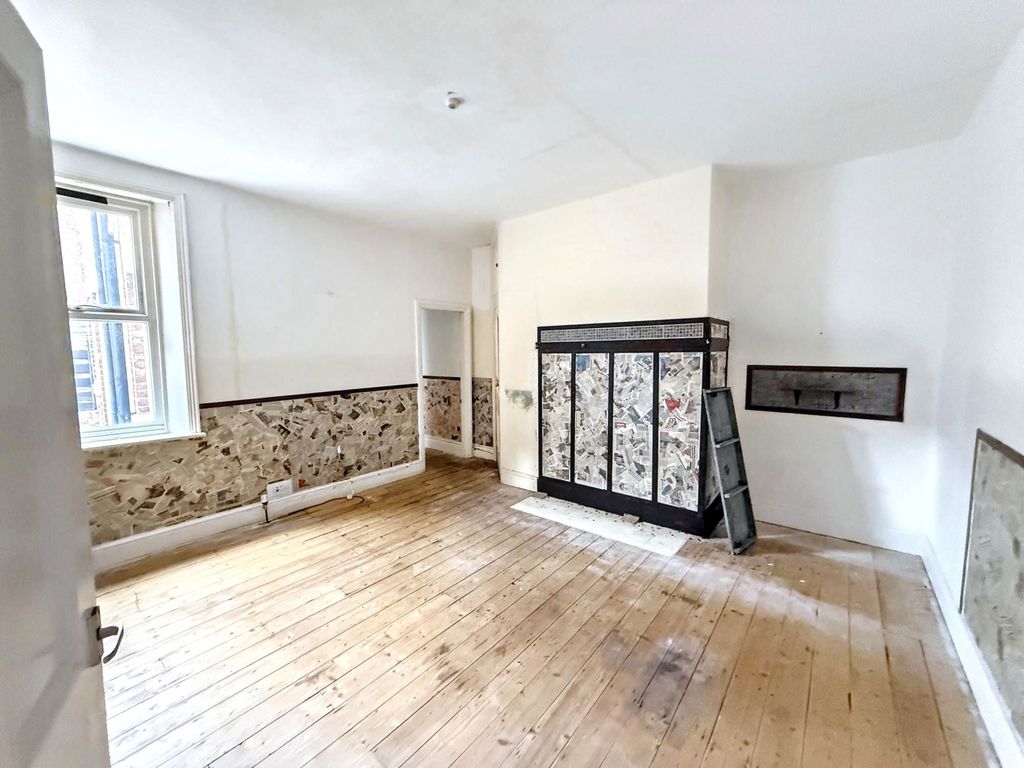 Property photo 3 of 6