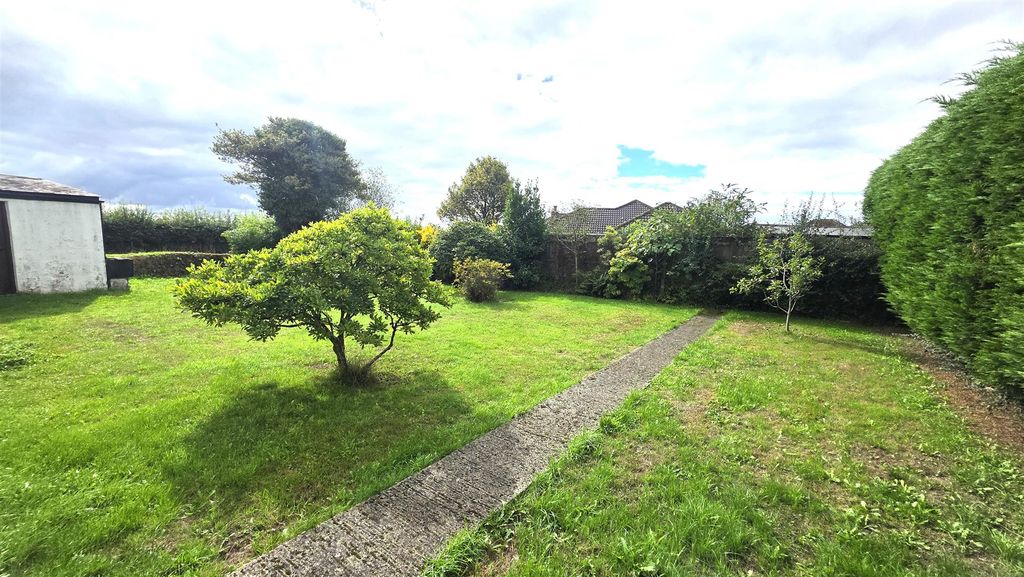 Property photo 3 of 11 Garden.Jpg