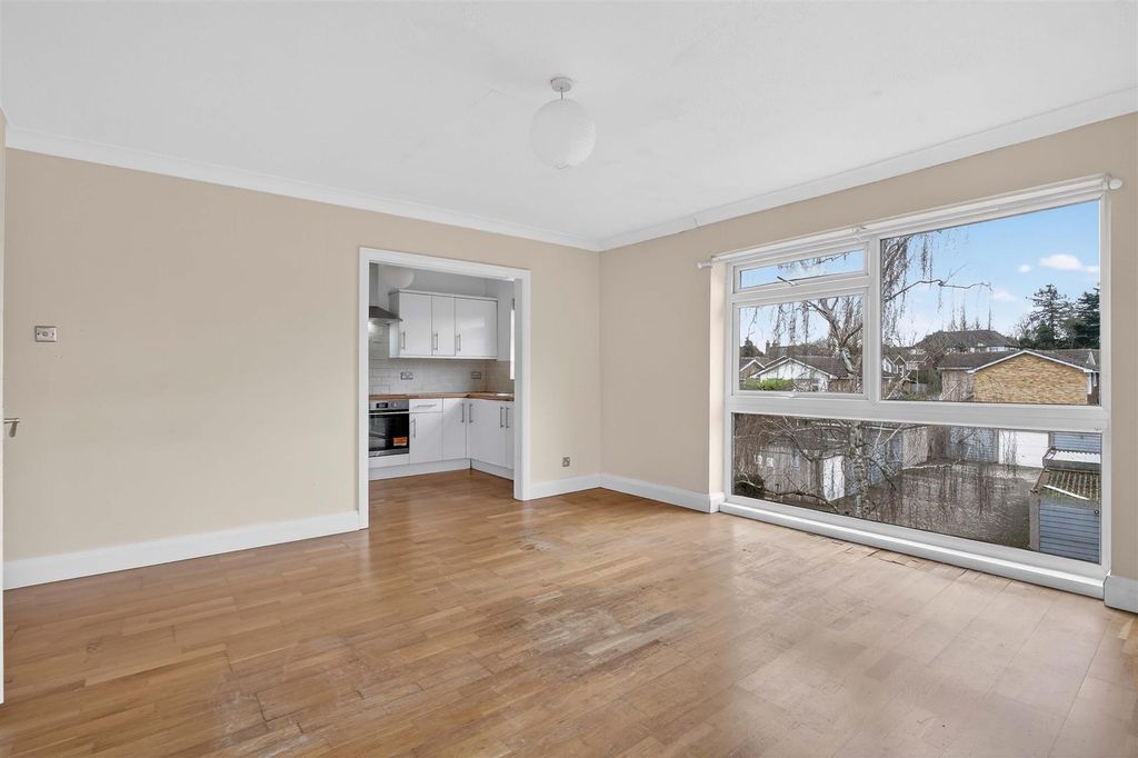 Property photo 2 of 12 1670375160 - 10 Juniper Court, Sm22.Jpg