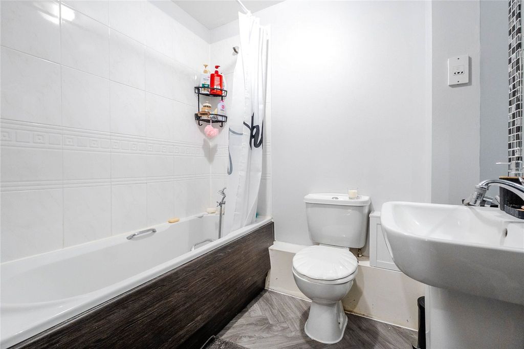 Additional image 8 of 2 bed flat for saleBramley Court, Dunstable, Bedfordshire LU5