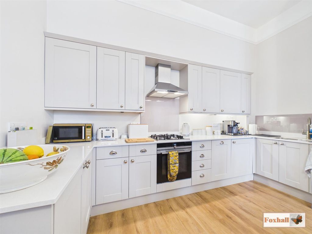 Property photo 3 of 30 Family Room/Kitchen/Diner