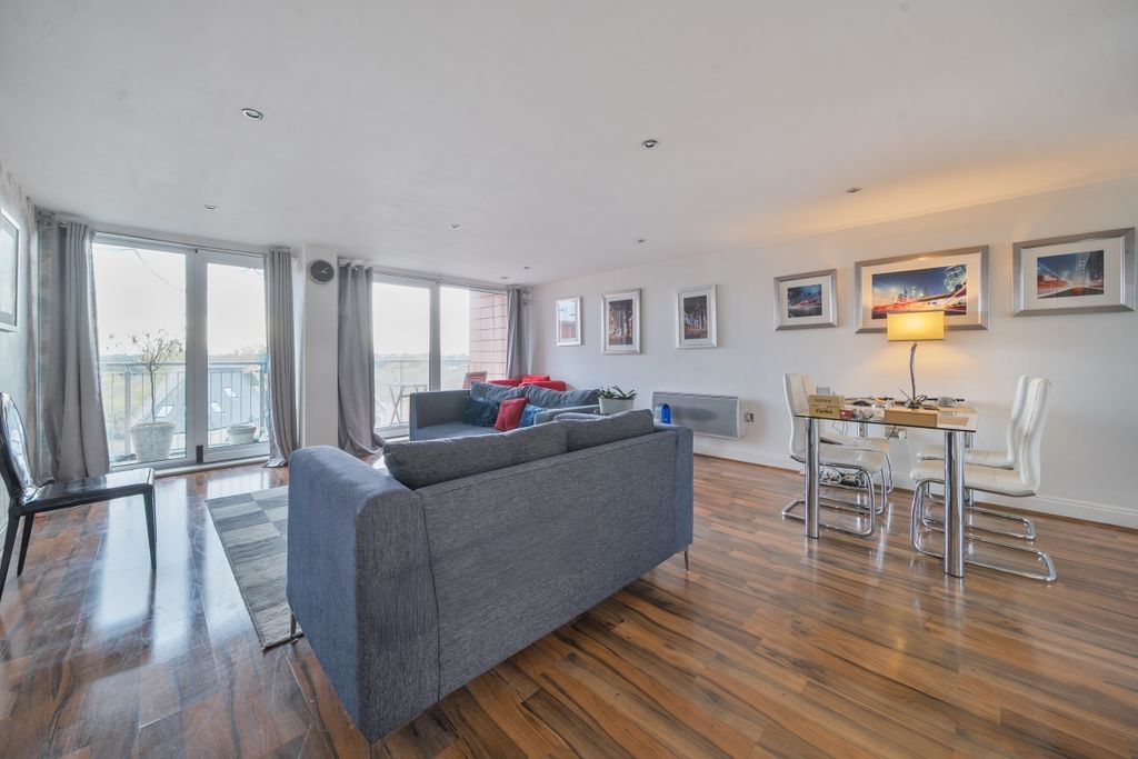 Property photo 3 of 15 1375084-16-690c7d...