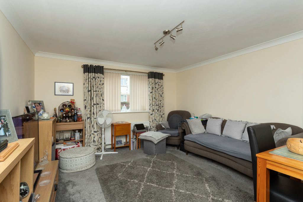 Property photo 2 of 17